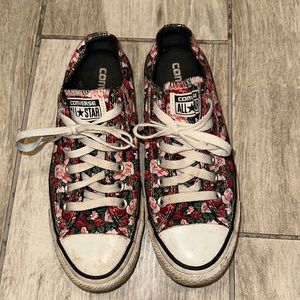 Really cute flower converse! Size 7 women’s. Moderately worn.